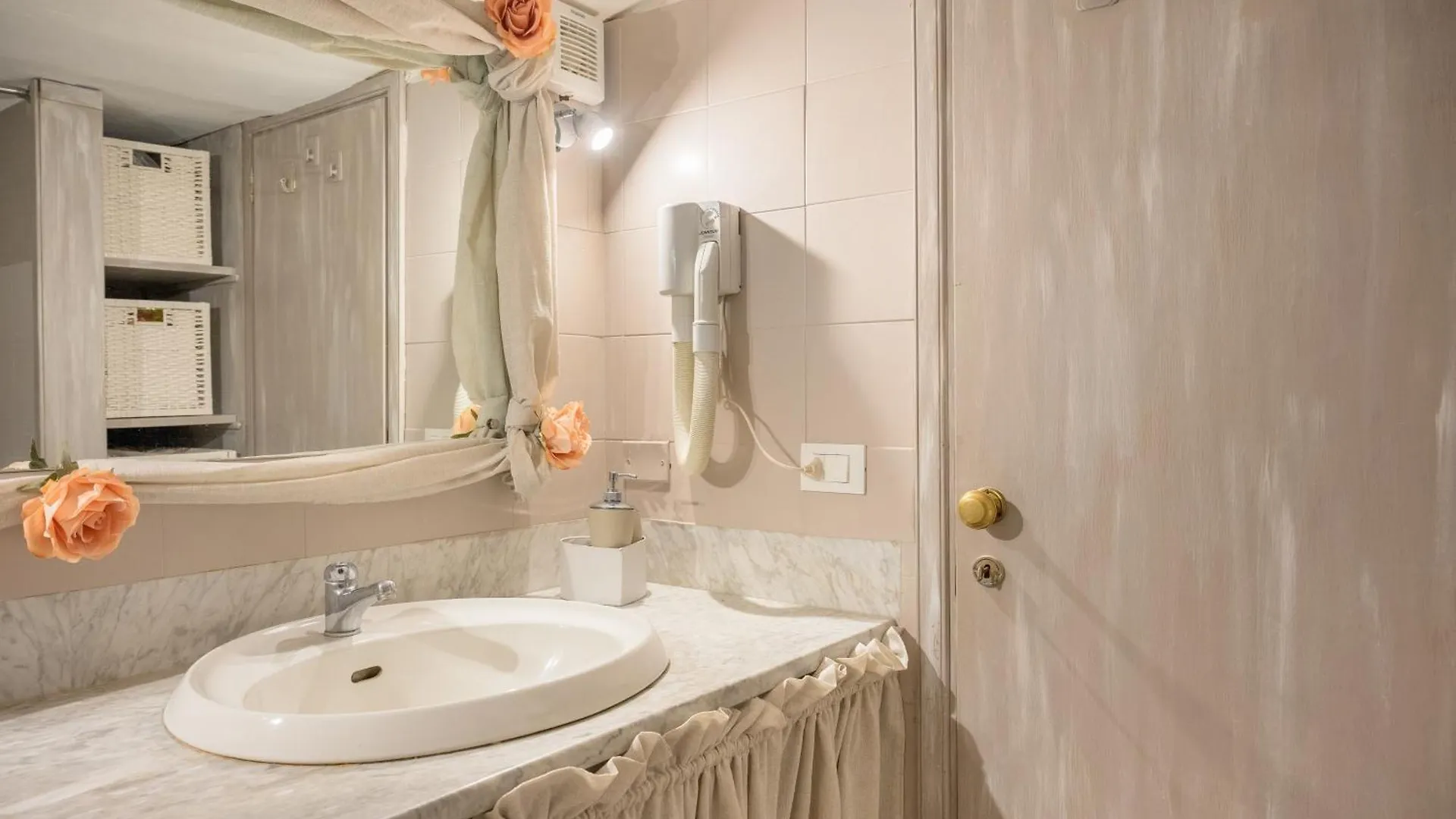 Anfiteatro Apartment In The Wall Of Lucca 0*,  Italy