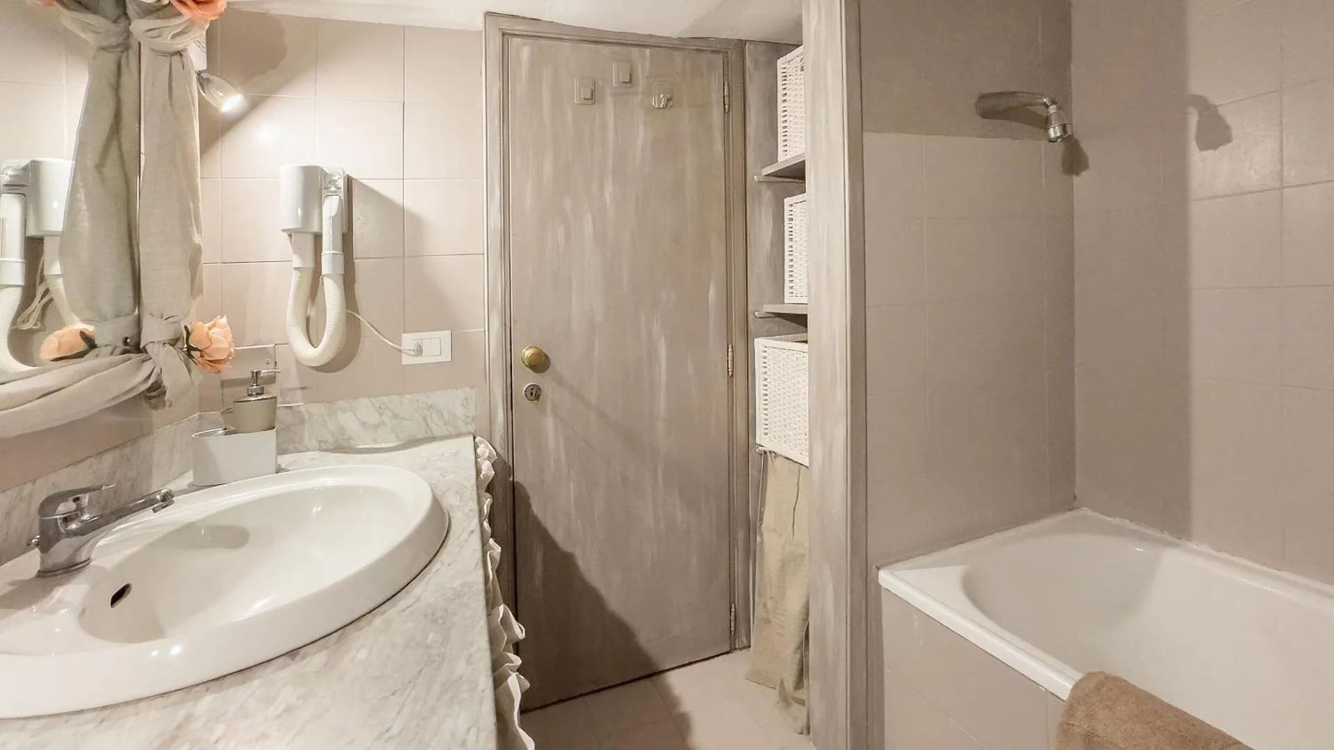 Anfiteatro Apartment In The Wall Of Lucca